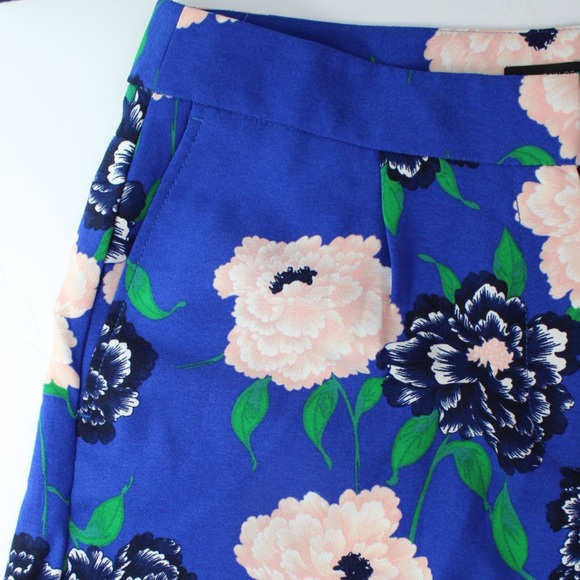 Ann Taylor NWT Floral the Drapey Short 10 30 - Picture 6 of 7